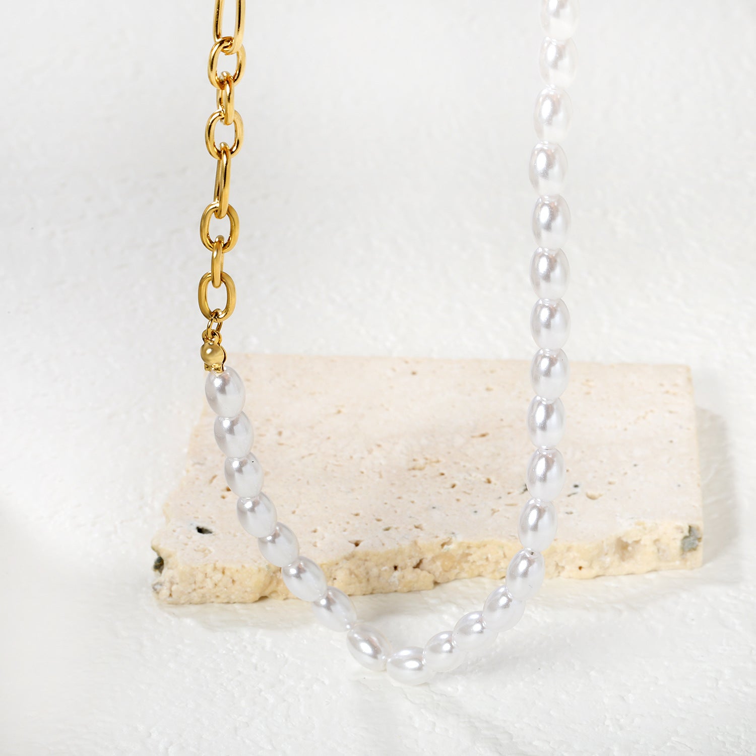 Damen elegante Halskette mit hochwertigen Perlen und feinem Kettendesign Shop Nory