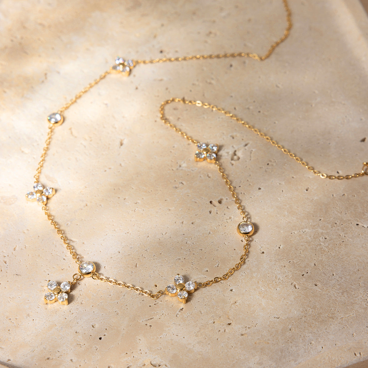 Damen elegante Halskette mit funkelnden Kristallen und verstellbarer Länge Shop Nory