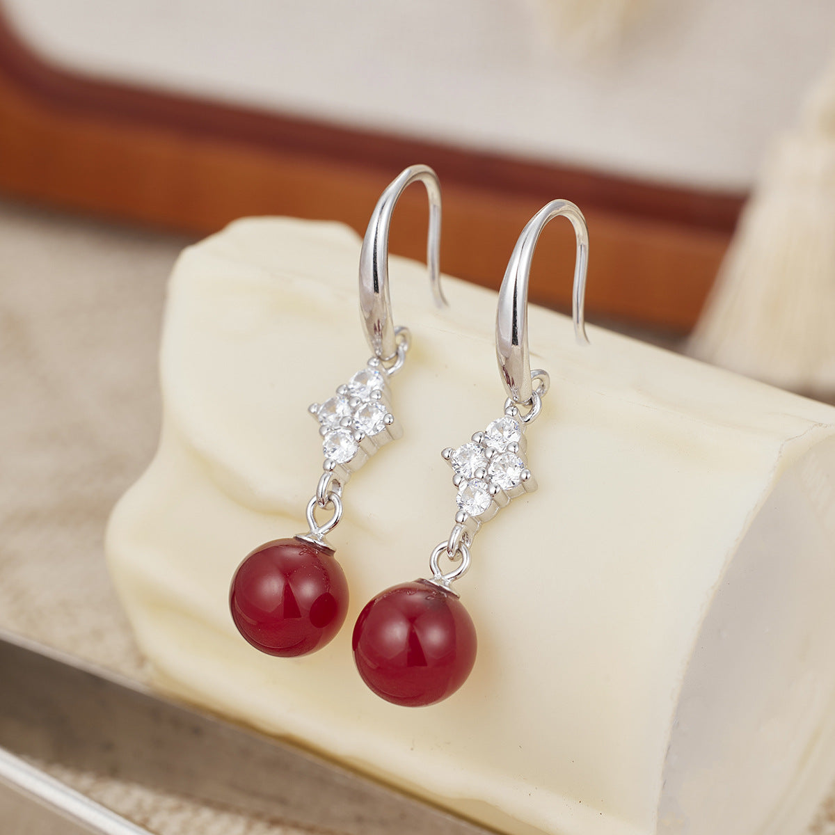 Damen Ohrhänger mit edlen Karneol-Perlen und funkelnden Zirkonia Shop Nory