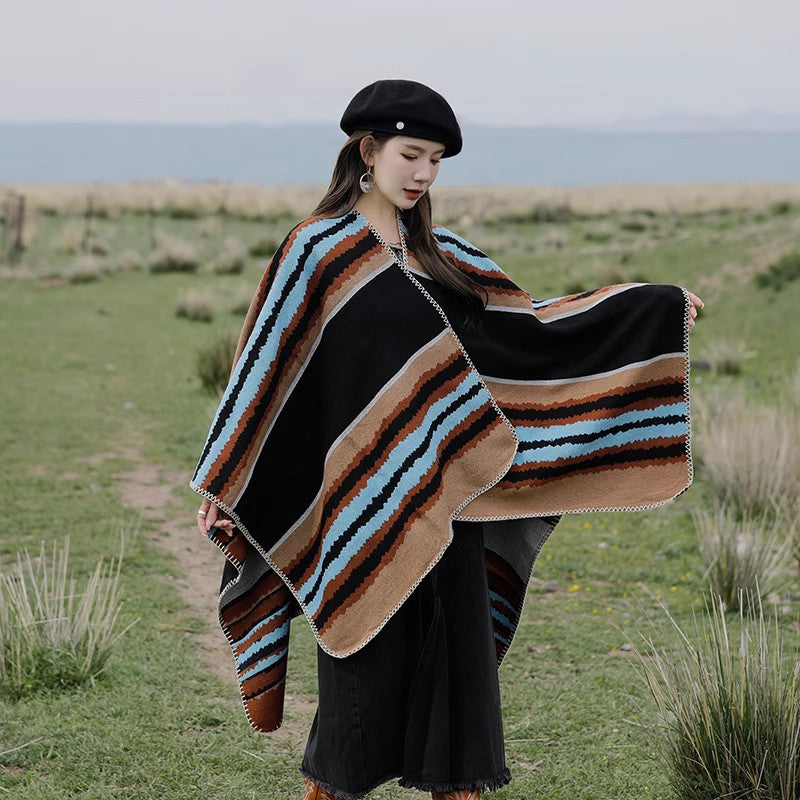 Damen Oversize-Strickponcho mit mehrfarbigem Wellenstreifen und Zierkordkante Shop Nory