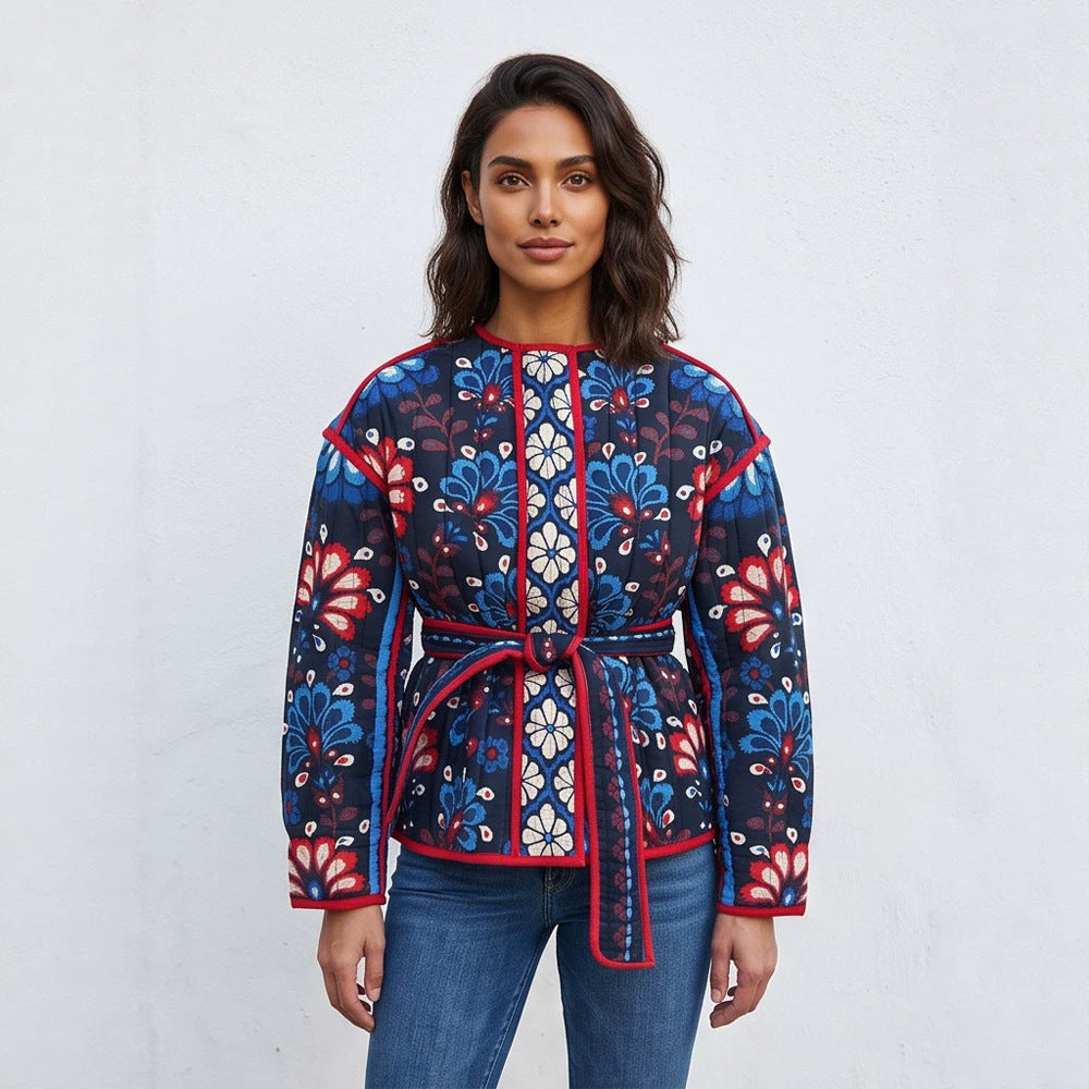Damen Taillierte gestepptte Jacquard‑Baumwolljacke mit folklorem Blumenmuster & Bindegürtel Shop Nory