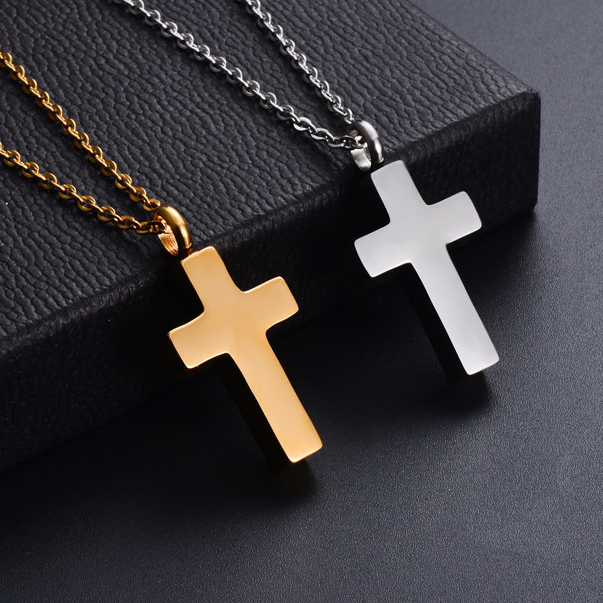 Damen Halskette mit stilvollem Kreuzanhänger aus hochwertigem Metall Shop Nory