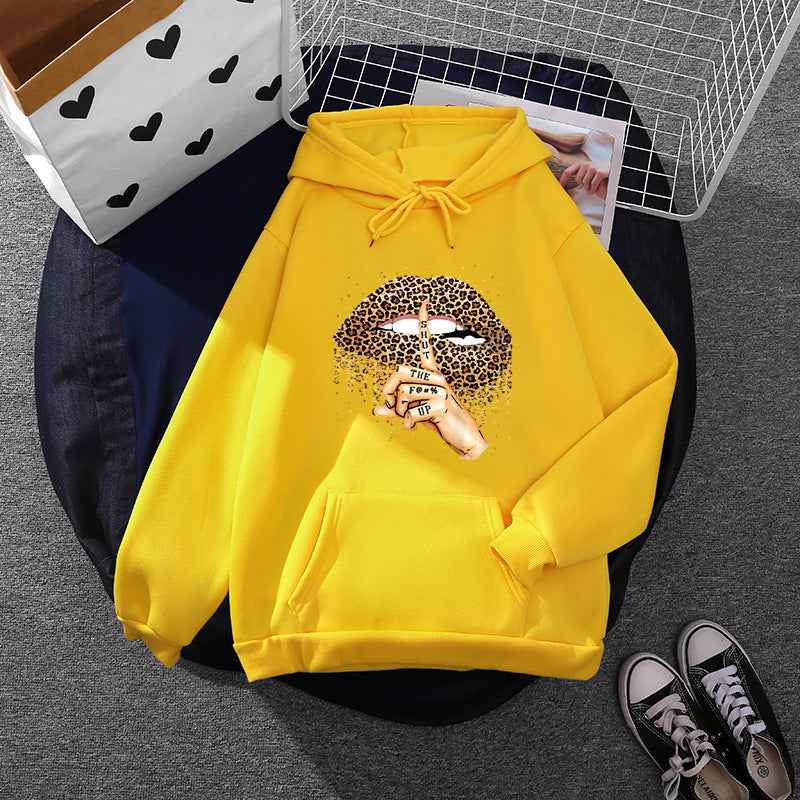 Damen nan oversized Fleece-Hoodie mit Leoparden-Lippen-Motiv, Kängurutasche und gerippten Bündchen Shop Nory