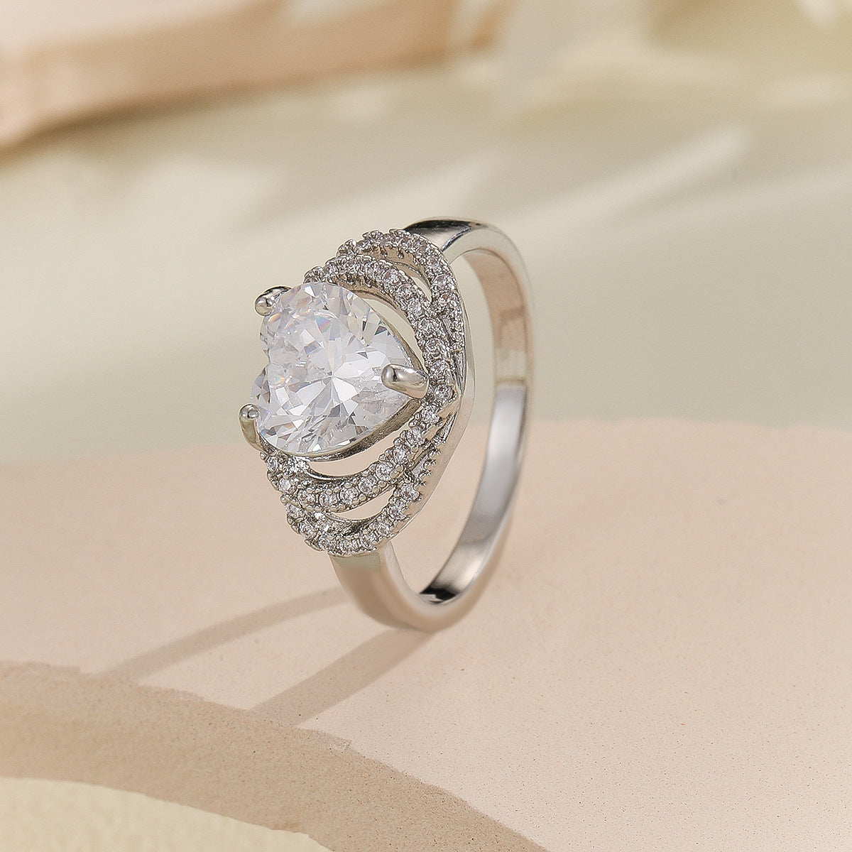 Damen herzförmiger Ring mit Zirkonia-Verzierung Shop Nory