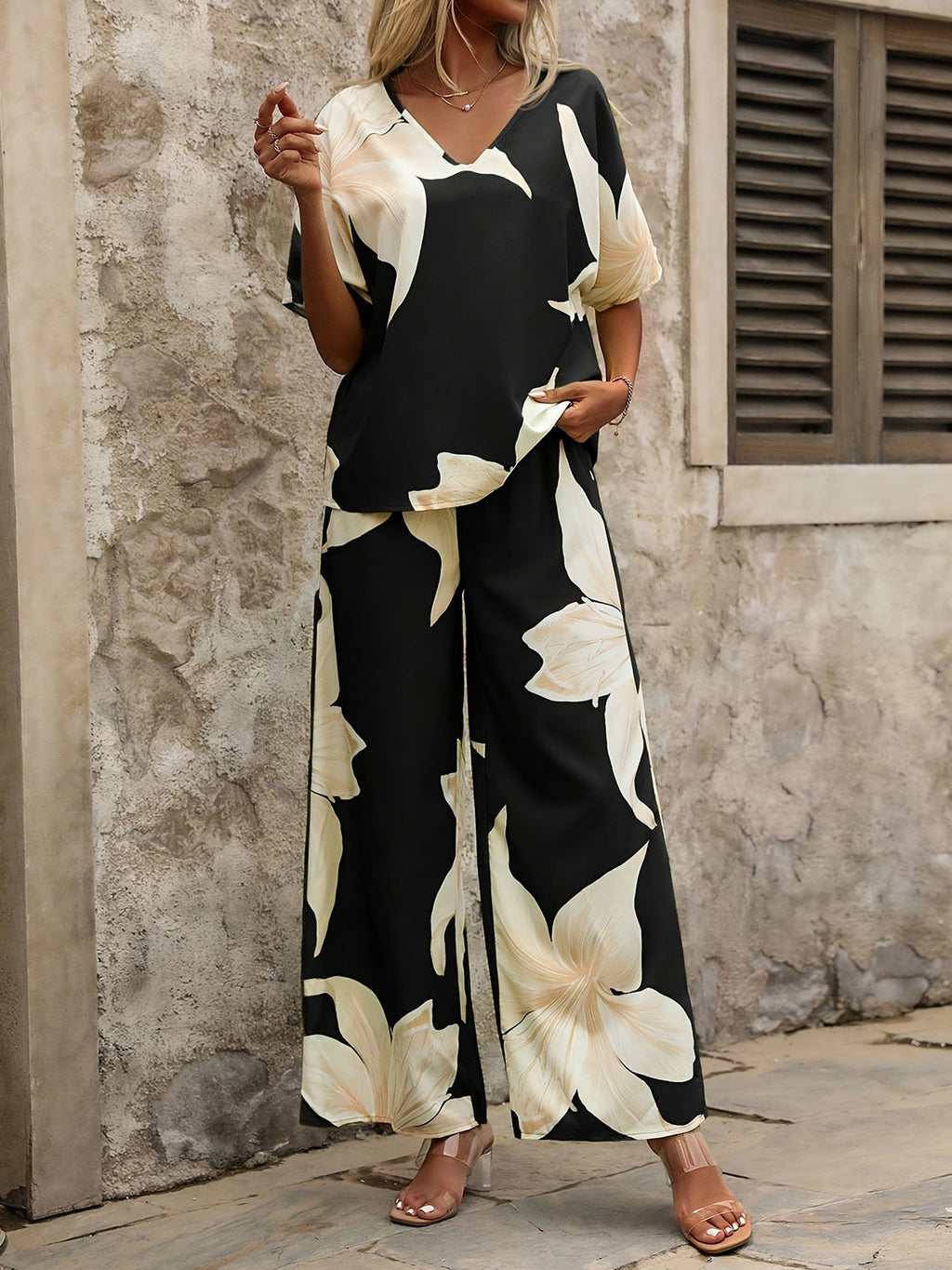Damen luftiges Ensemble mit fließendem Schnitt und floralem Design