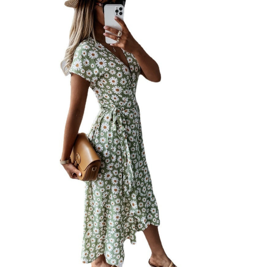 Damen florales Wickelkleid mit kurzem Ärmel und schwingendem Rock