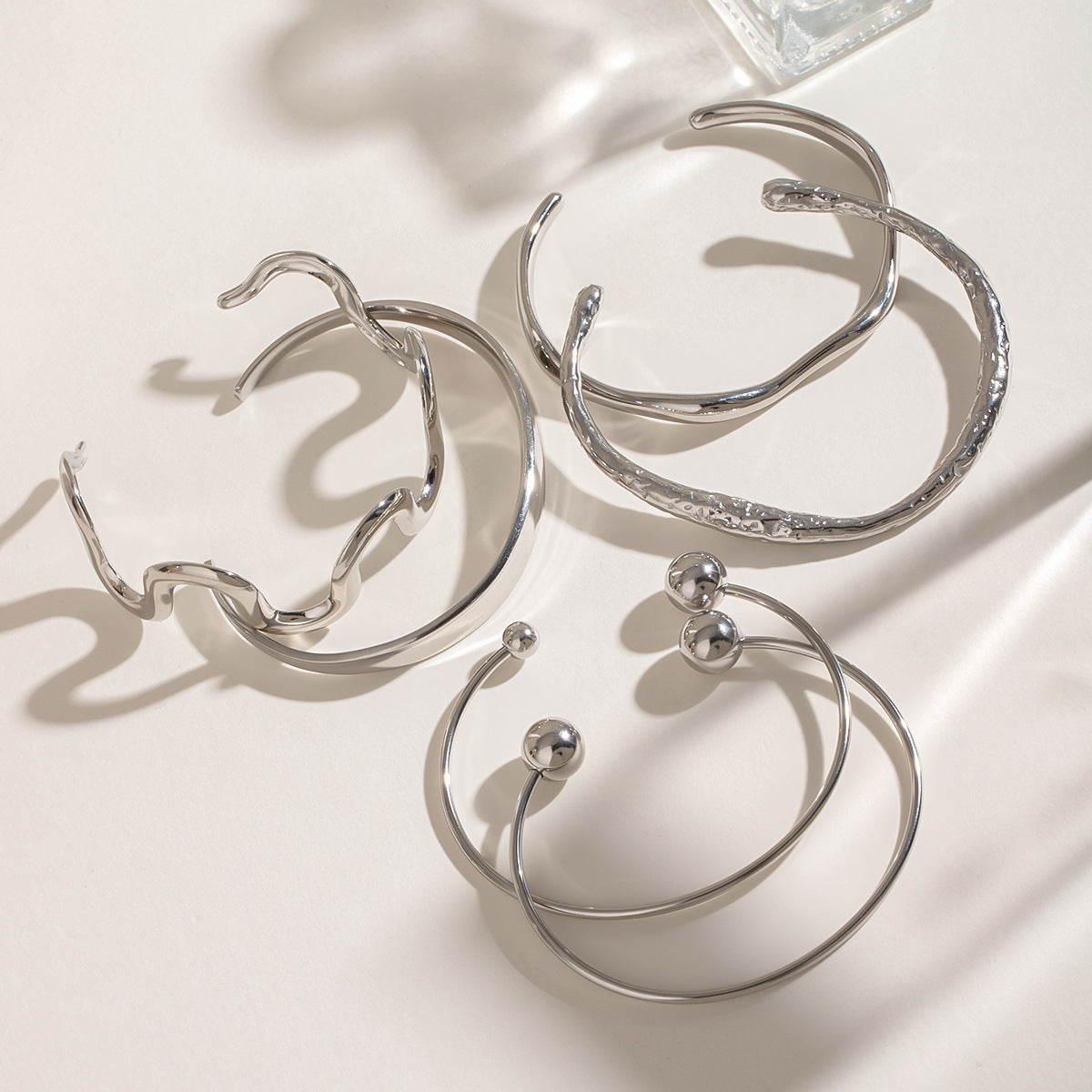 Damen Offenes Armband aus hochwertigem Edelstahl mit hypoallergenen und wasserfesten Eigenschaften Shop Nory