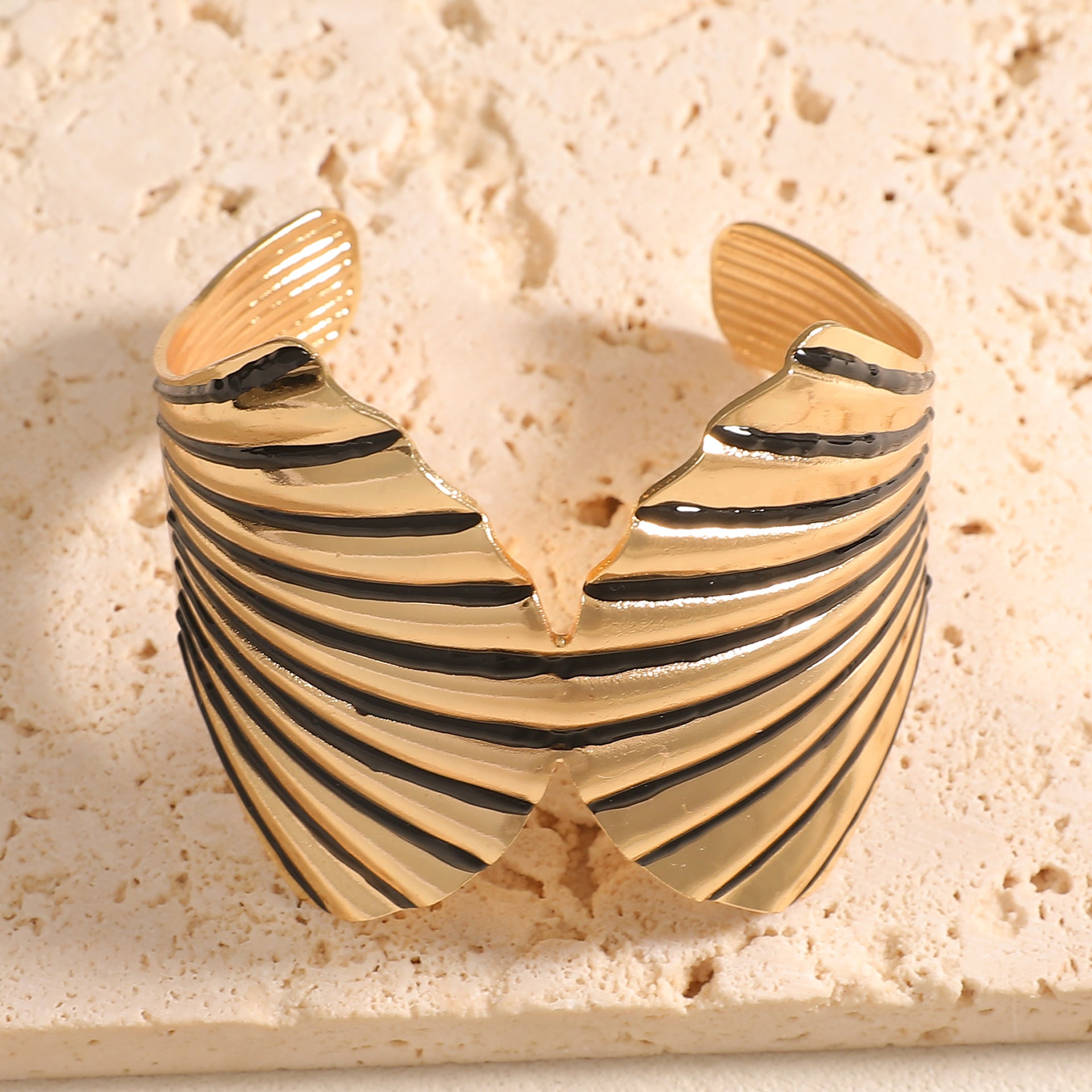 Damen Armreif mit elegantem Muschel-Design Shop Nory