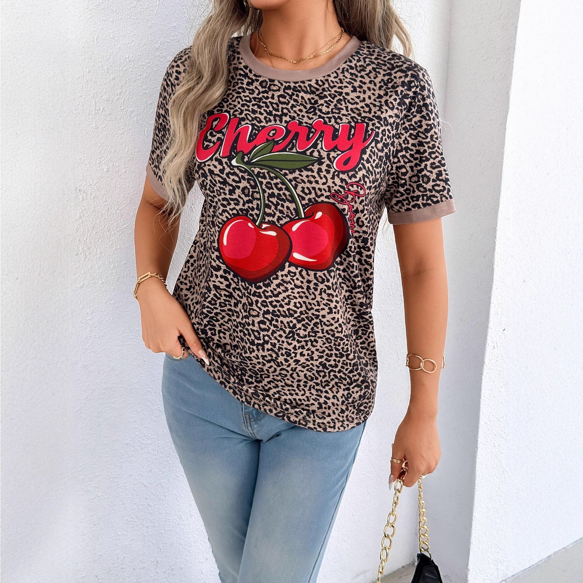 Damen lässiges T-Shirt mit Leopardenmuster und frischem Kirschen-Print