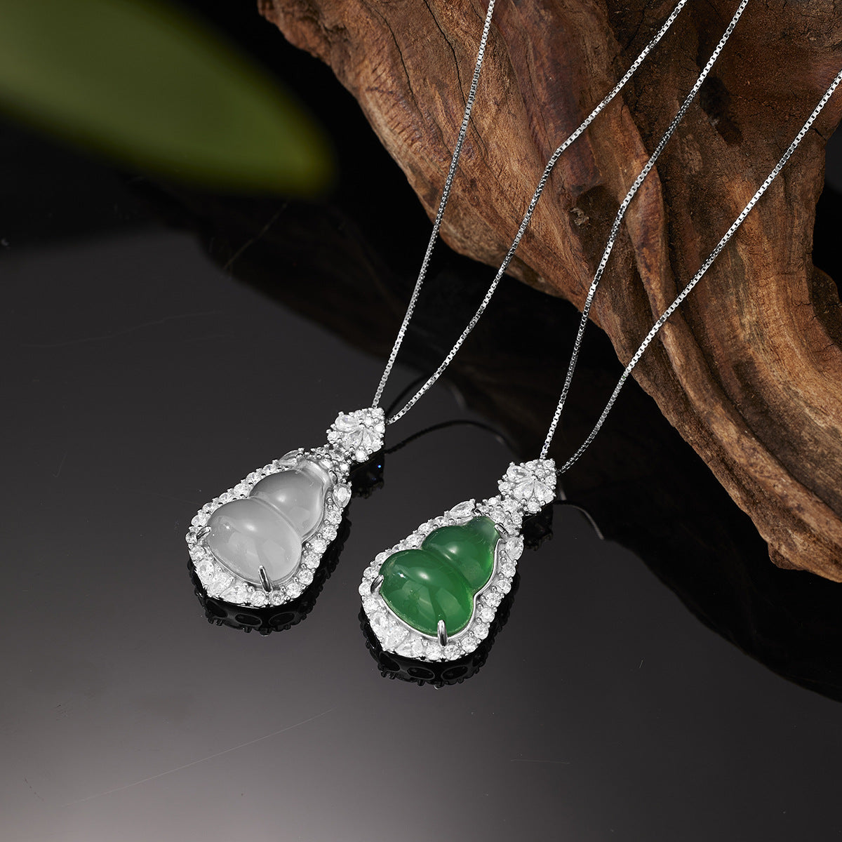 Damen Anhänger-Halskette mit kunstvollem Buddha-Motiv und funkelnden Zirkonia Shop Nory