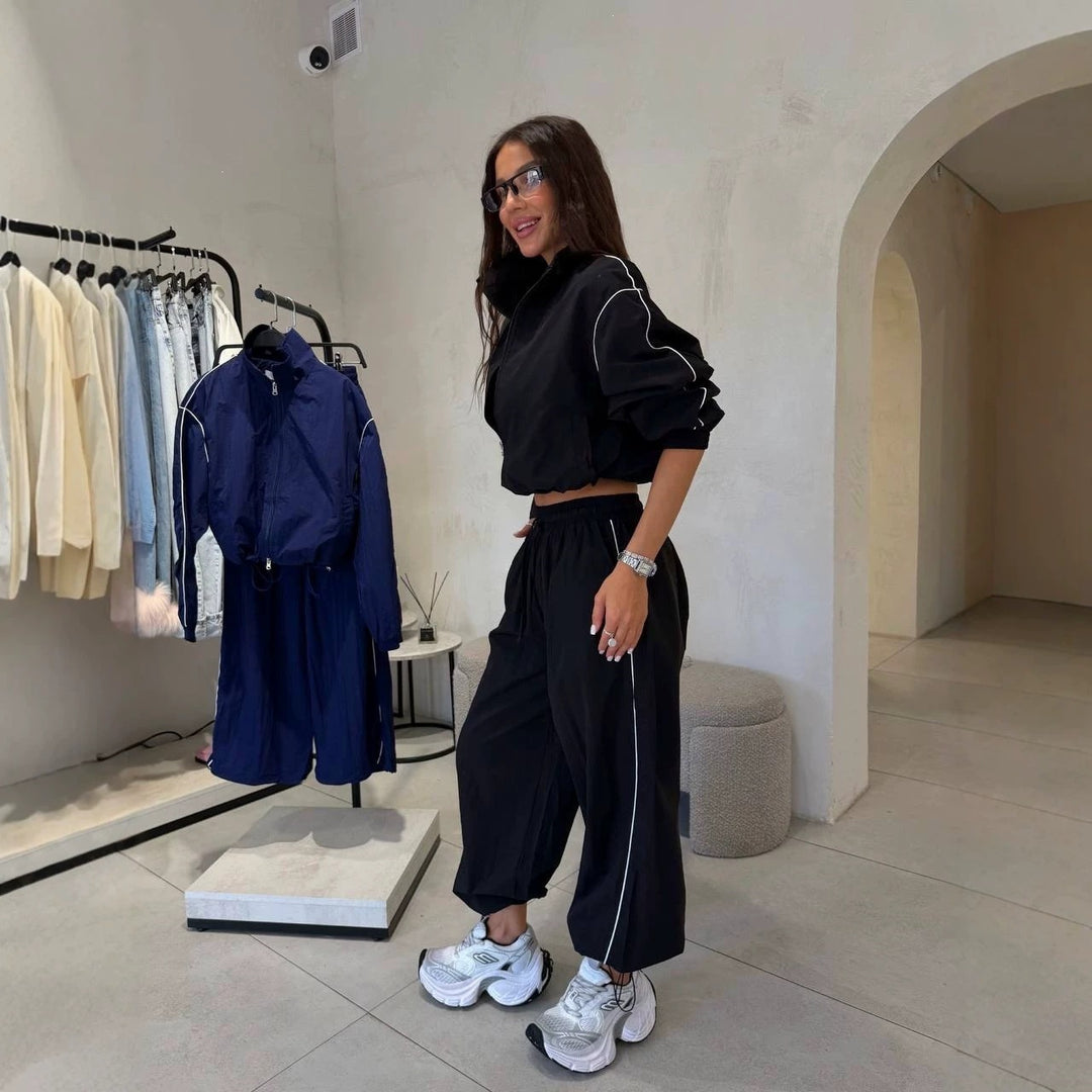 Damen Kurzgeschnittenes Windbreaker-Set mit weiter Trackhose und Kontrastpaspel Shop Nory