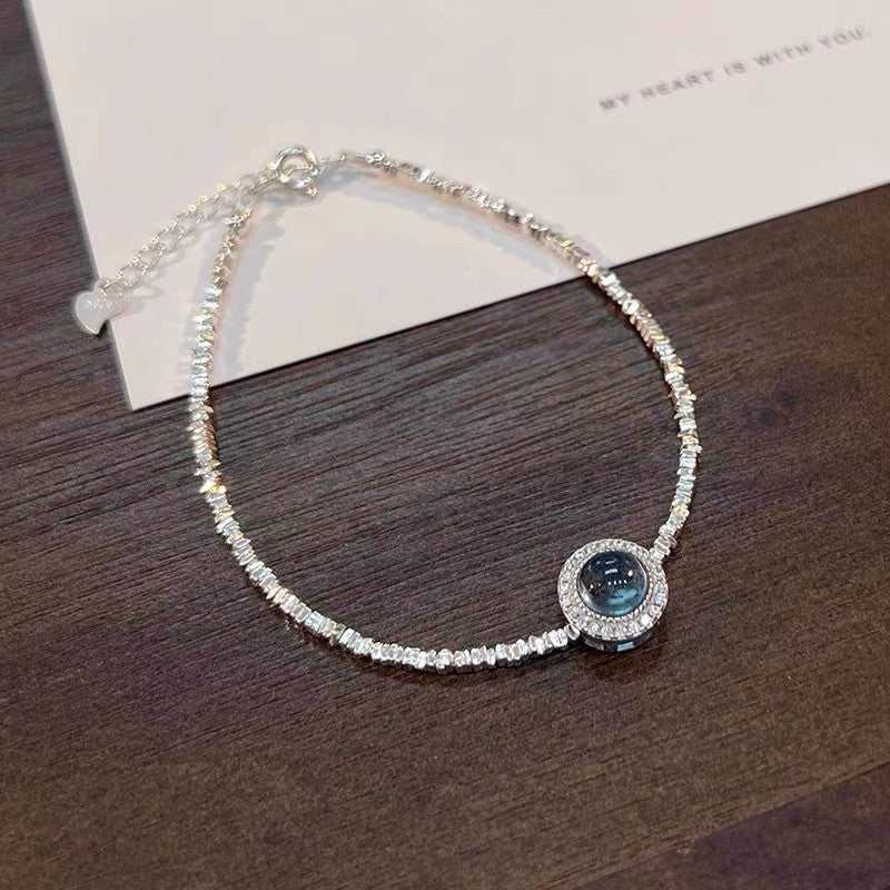Damen elegante Armbanduhr mit filigranem Design und funkelnden Zirkonia Shop Nory