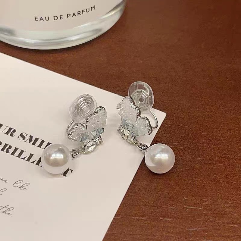 Damen Ohrstecker mit kunstvollem Schmetterlingsdesign und luxuriösen Perlenanhängern Shop Nory