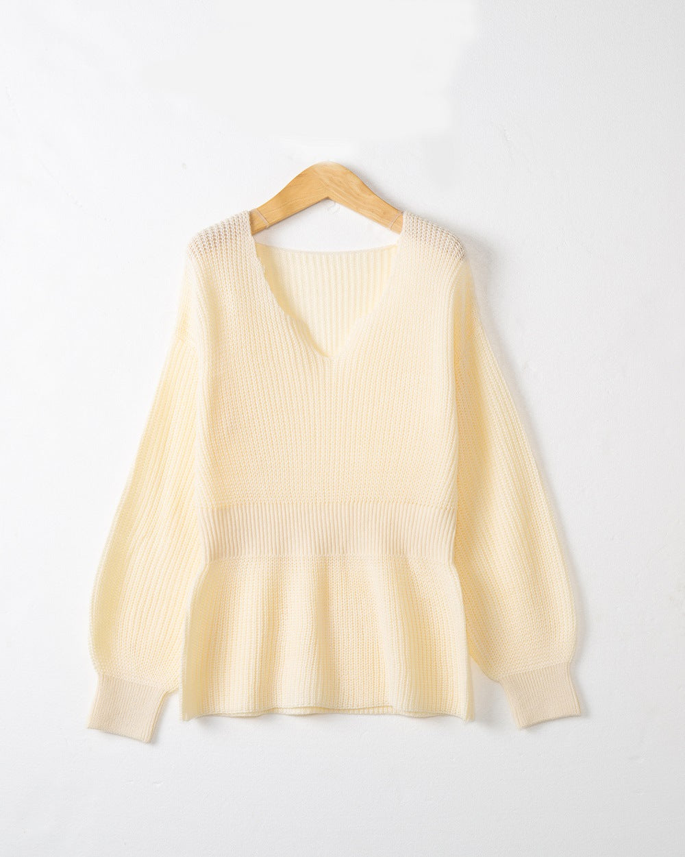 Damen Lockerer Feinstrick-Pullover mit V-Notch-Ausschnitt, Tailliertem Rippbund und Ballonärmeln Shop Nory