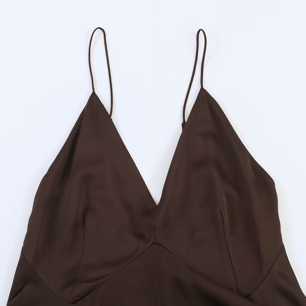Damen Maxikleid mit elegantem asymmetrischen Saum und feinem V-Ausschnitt Shopnory