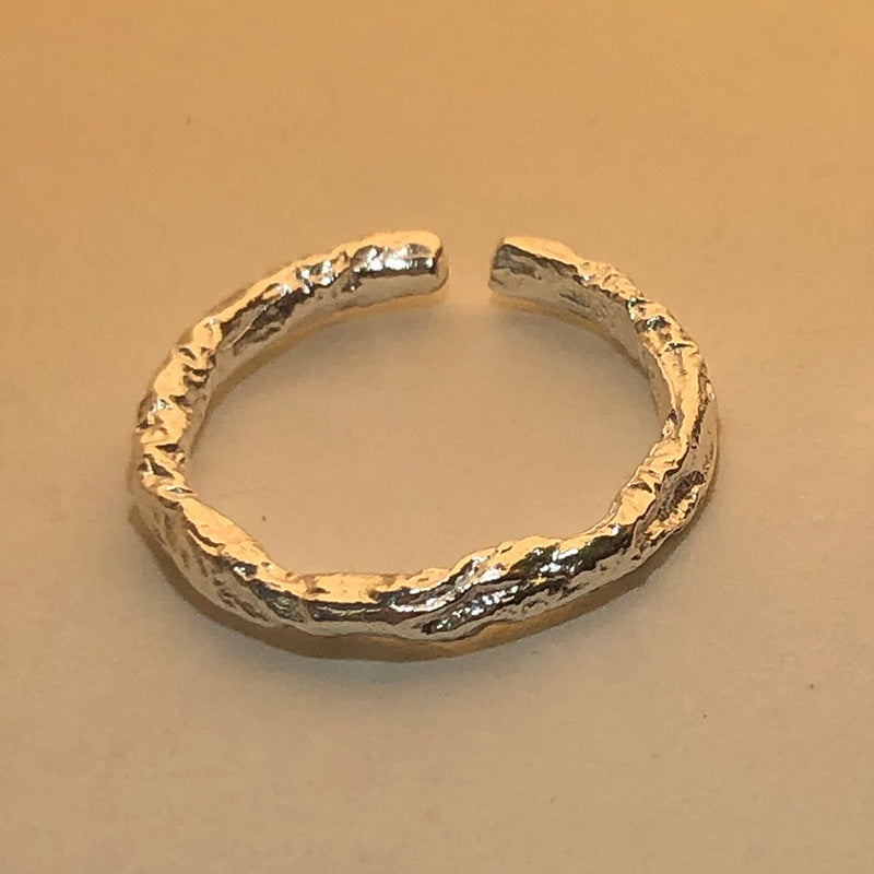 Damen eleganter und einzigartiger Ring mit schlangenartigen Details Shop Nory