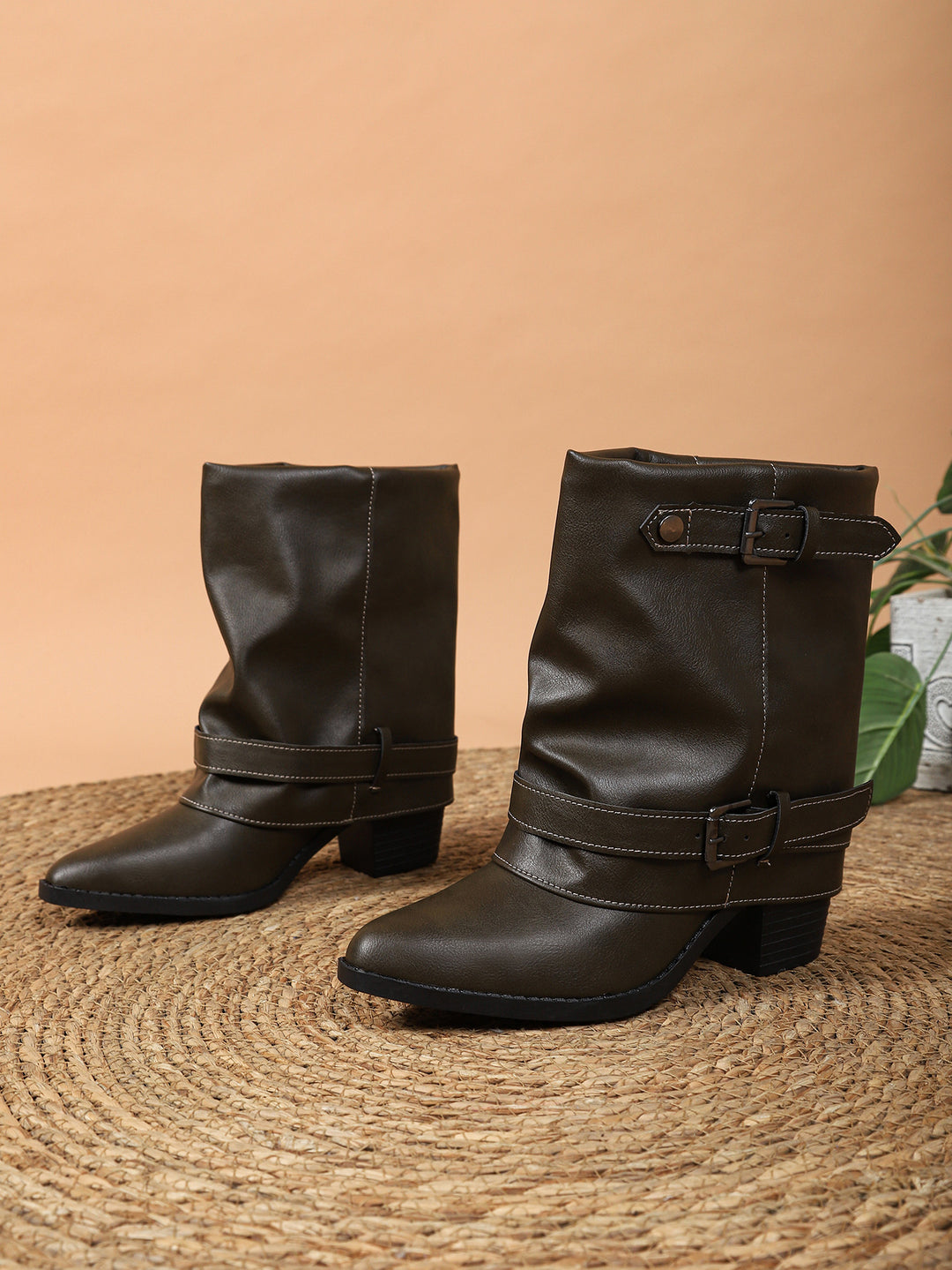 Damen halbhohe Stiefel mit dekorativen Schnallenriemen und Blockabsatz Shop Nory