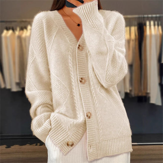 Damen Oversize Strickcardigan mit Zopfmuster V-Ausschnitt und Perlmuttknöpfen Shop Nory
