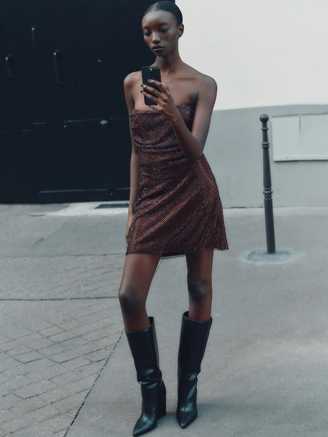 Damen Glitzerndes Cocktailkleid mit schulterfreiem Design und funkelnden Pailletten