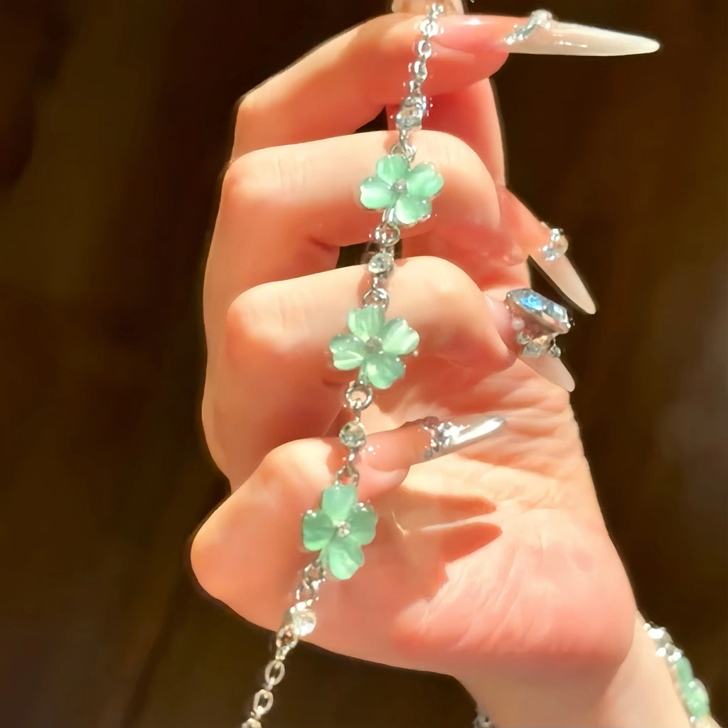 Damen Armband mit kunstvollen Blumenanhängern Shop Nory