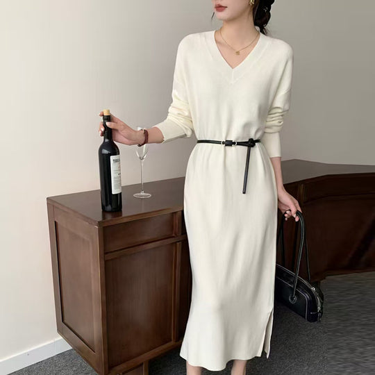 Damen Langes Feinstrick-Midikleid mit V‑Ausschnitt, Seitenschlitz und entspannter Silhouette Shop Nory