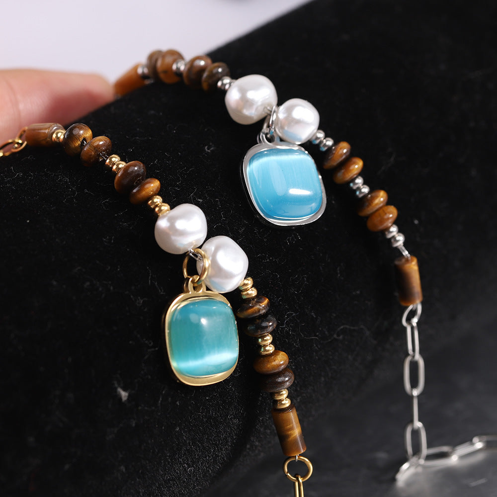 Damen Armband mit einzigartigem Edelsteinanhänger und eleganter Perlenverzierung Shop Nory
