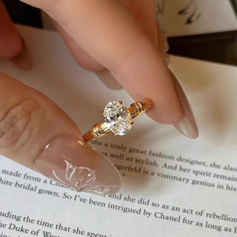Damen Ring mit kunstvollem ovalen Kristall und elegantem Drahtdesign Shop Nory