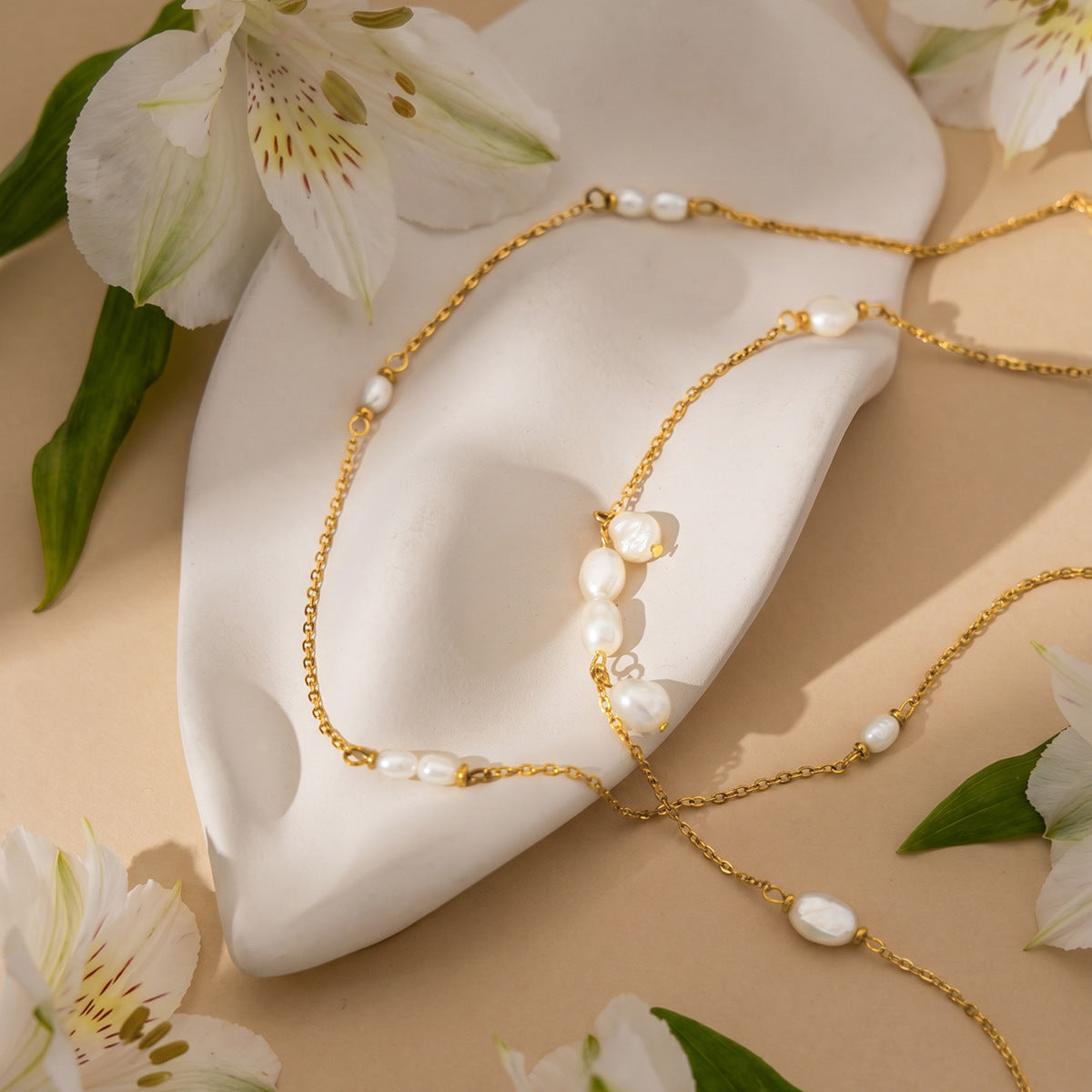 Damen Halskette mit zarten Perlenakzenten und verstellbarer Länge Shop Nory