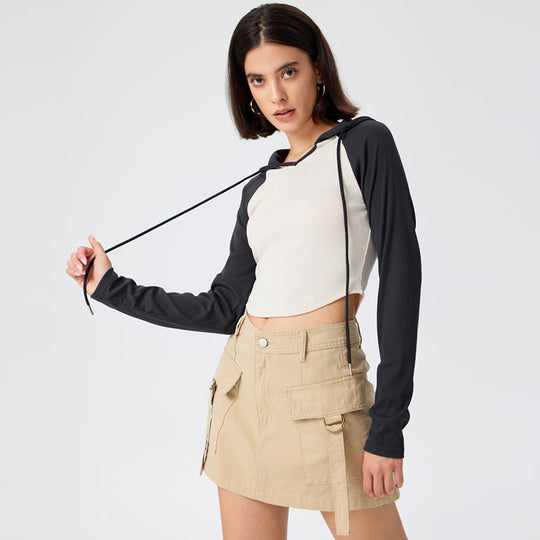 Damen Cropped Kapuzenlongsleeve mit Raglanärmeln, Daumenloch und geripptem Stretchkörper Shop Nory