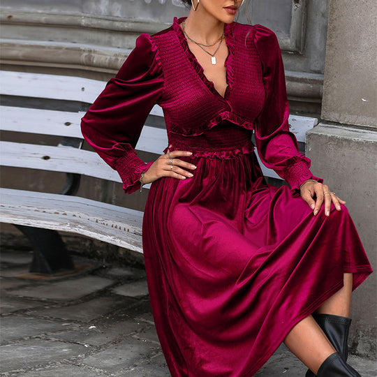 Damen Samt-Midikleid mit gerafftem Smock-Oberteil, V‑Ausschnitt und Rüschen Shop Nory