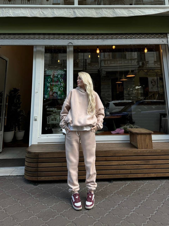 Damen kuscheliges Sweat-Set mit extralangem Kapuzenpullover, verdeckter Kängurutasche und schmal zulaufender Bündchenhose Shop Nory