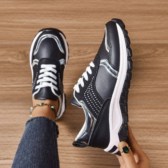 Damen modischer City-Chunky-Sneaker mit Metallic-Akzenten, Ziernieten und dämpfender Leichtsohle Shop Nory