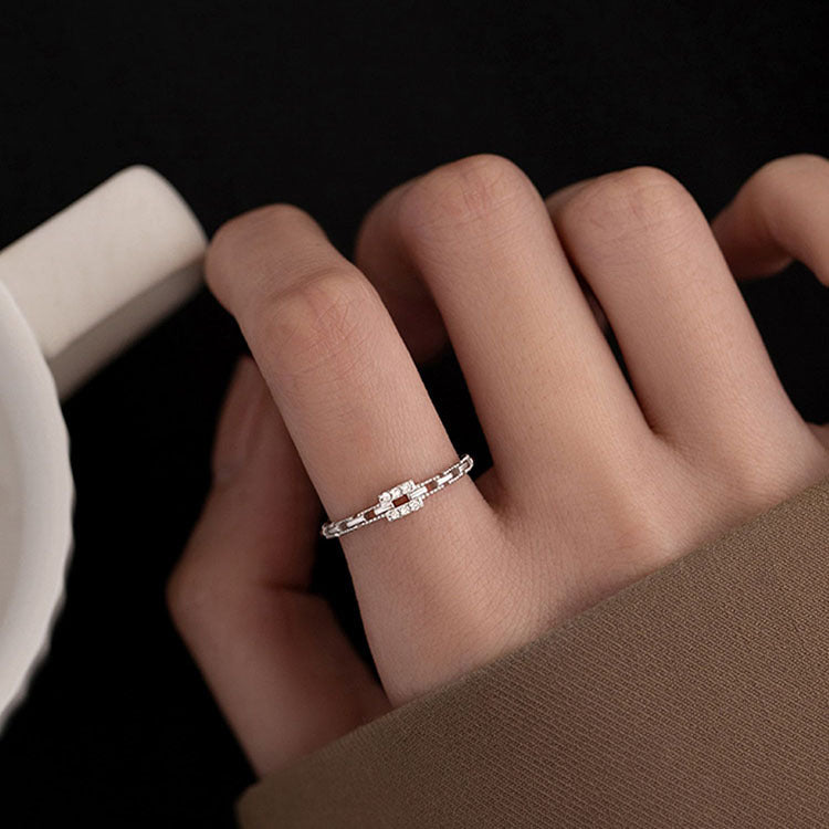 Damen filigraner Ring mit kunstvoll gestaltetem Zirkonia-Akzent Shop Nory
