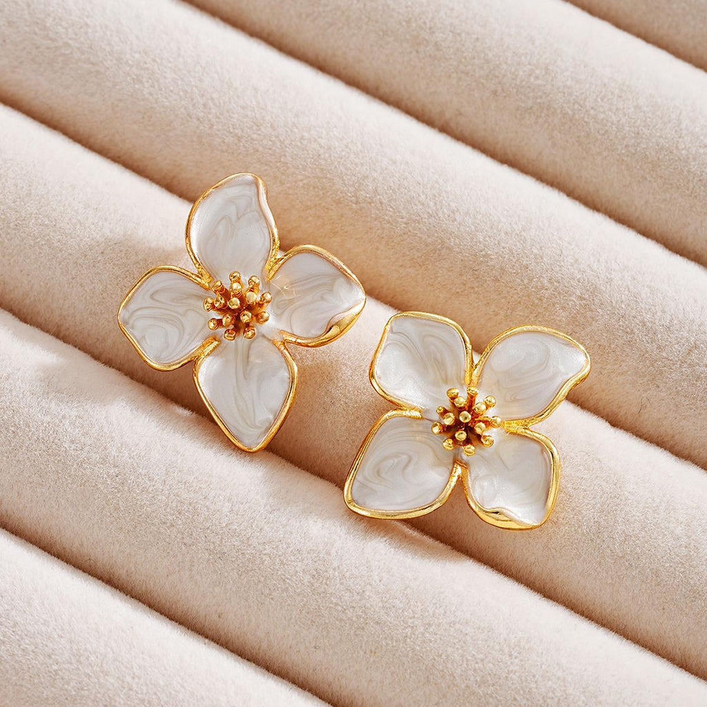 Damen-Ohrstecker mit floralem Design und luxuriösen goldenen Akzenten Shop Nory