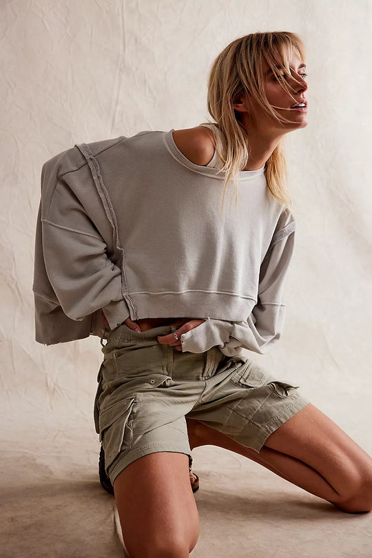 Damen cropped Oversize-Sweatshirt mit Daumenloch, fransigem Saum und weitem Raglanärmel Shop Nory