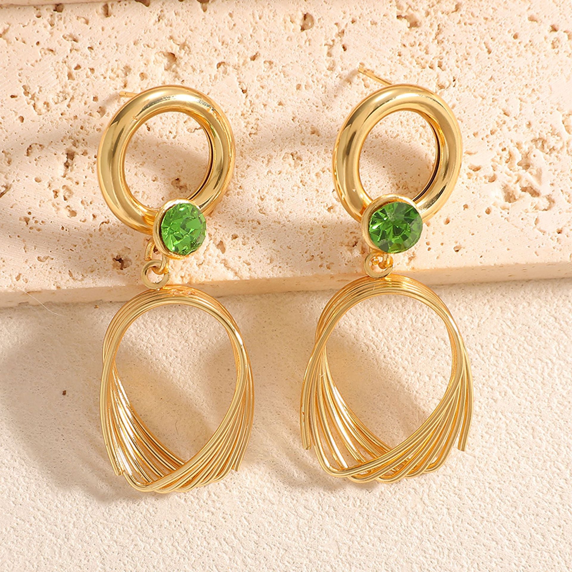 Damen Ohrringe mit elegantem, geschwungenem Drahtdesign Shop Nory