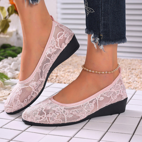 Damen Ballerinas mit filigranem Spitzenbesatz und rutschfester Sohle