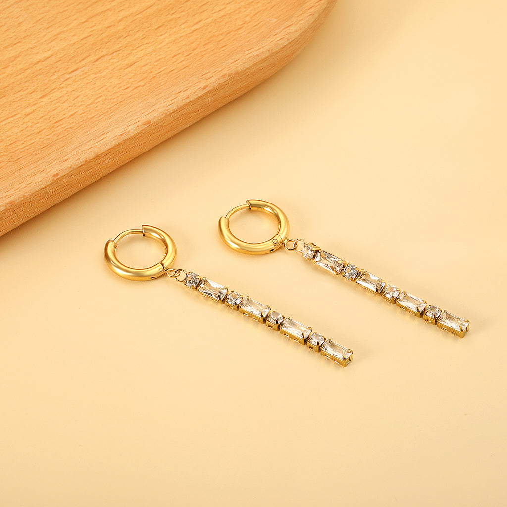 Damen Hängende Ohrstecker mit funkelnden Zirkonia-Elementen und eleganter Goldplattierung Shop Nory