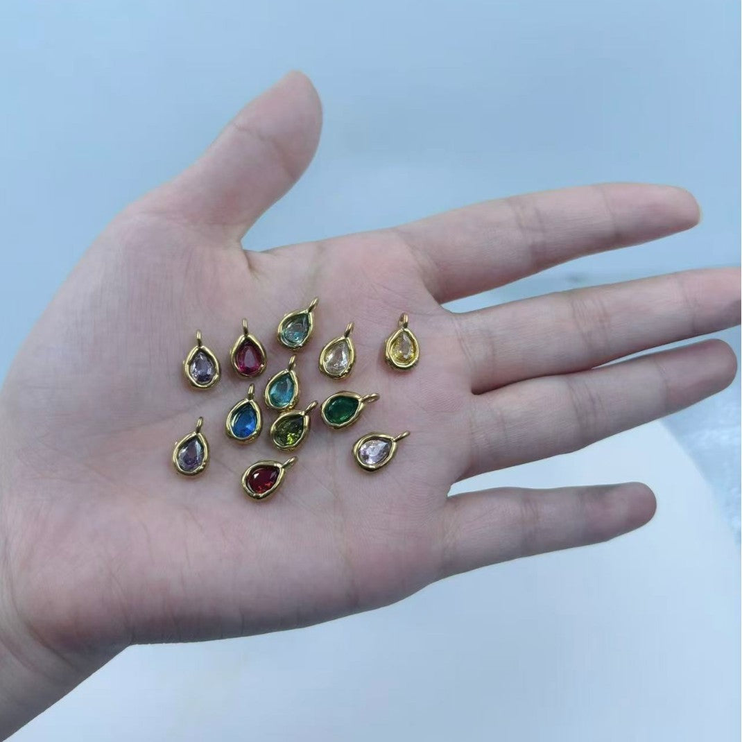 Damen Anhänger mit tropfenförmigem Design und bunten Edelsteinakzenten Shop Nory