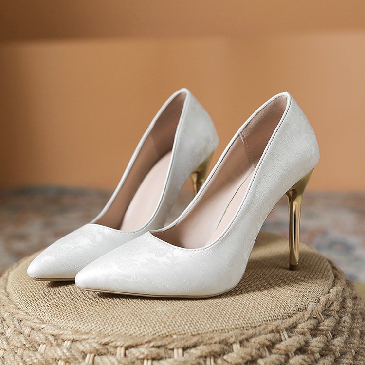 Damen elegante Pumps mit glänzendem Goldabsatz