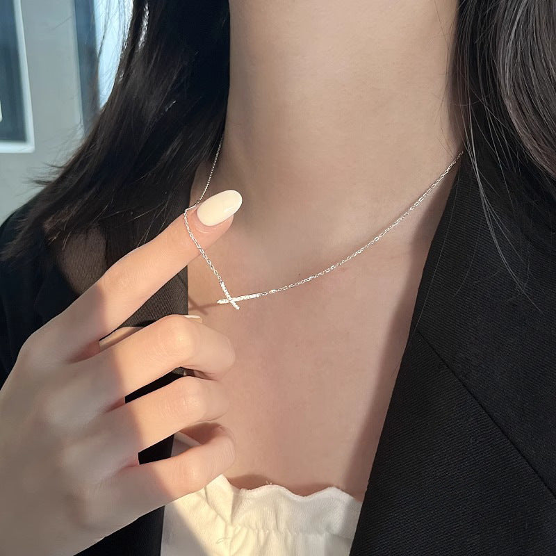 Damen Halskette mit filigranem Kreuzanhänger Shop Nory