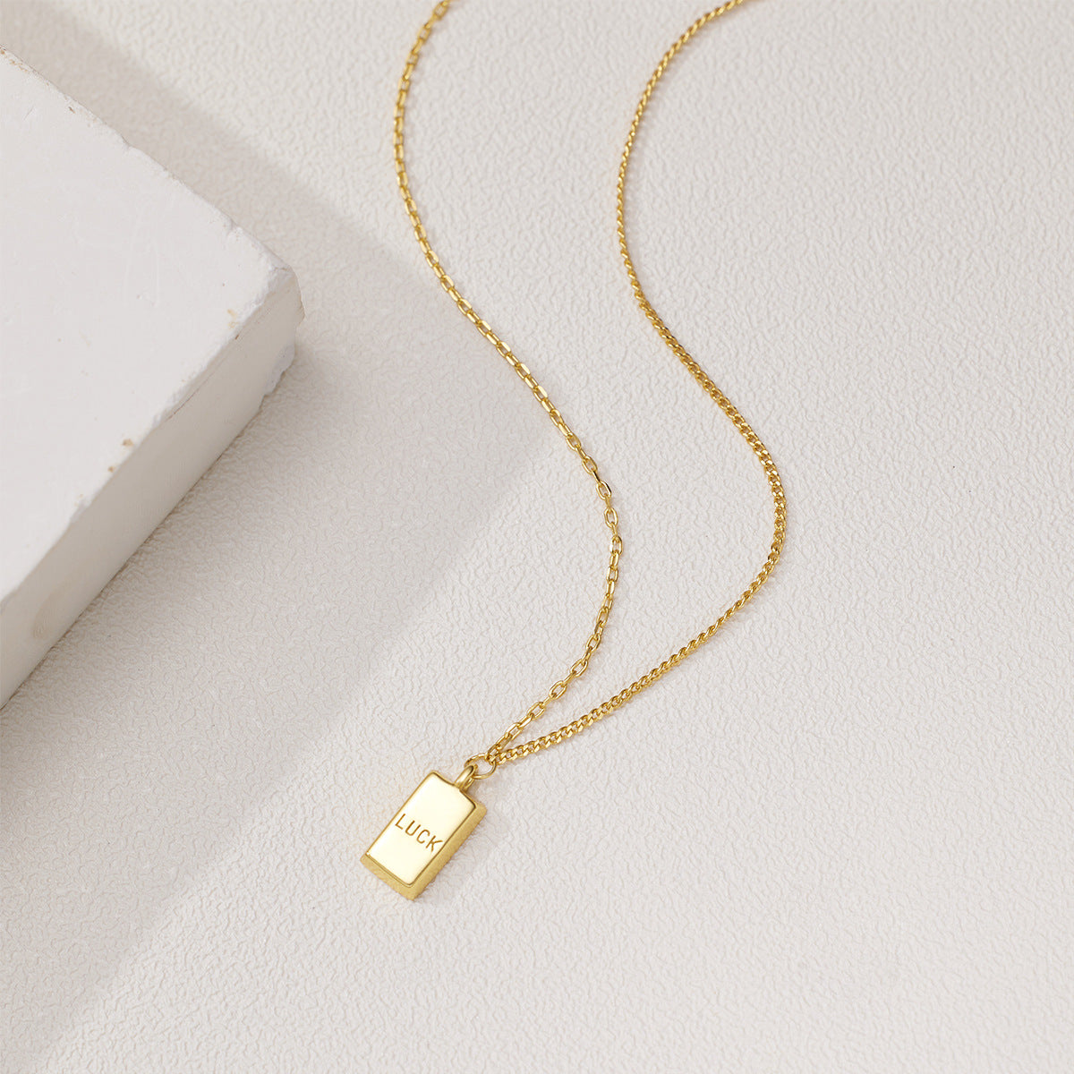 Damen Halskette mit charmantem Glücksanhänger und eleganter Gliederkette Shop Nory