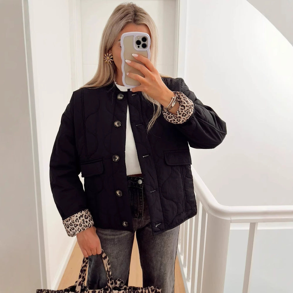 Damen Gepolsterte Steppjacke im Boxy‑Schnitt mit Rundhalsausschnitt und aufgesetzten Taschen Shop Nory
