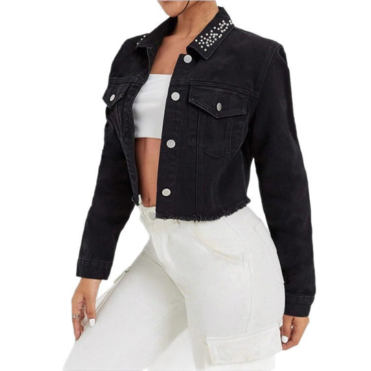 Damen Kurzgeschnittene Denimjacke mit Nietenkragen, ausgefranstem Saum und Pattentaschen Shop Nory