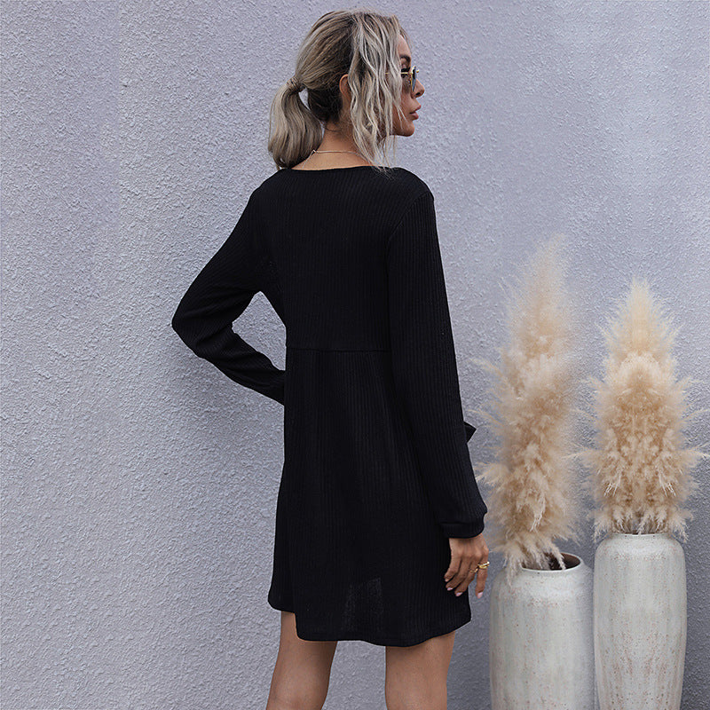 Damen Strick-Kurzkleid mit V‑Ausschnitt, Knopfleiste und Eingrifftaschen Shop Nory