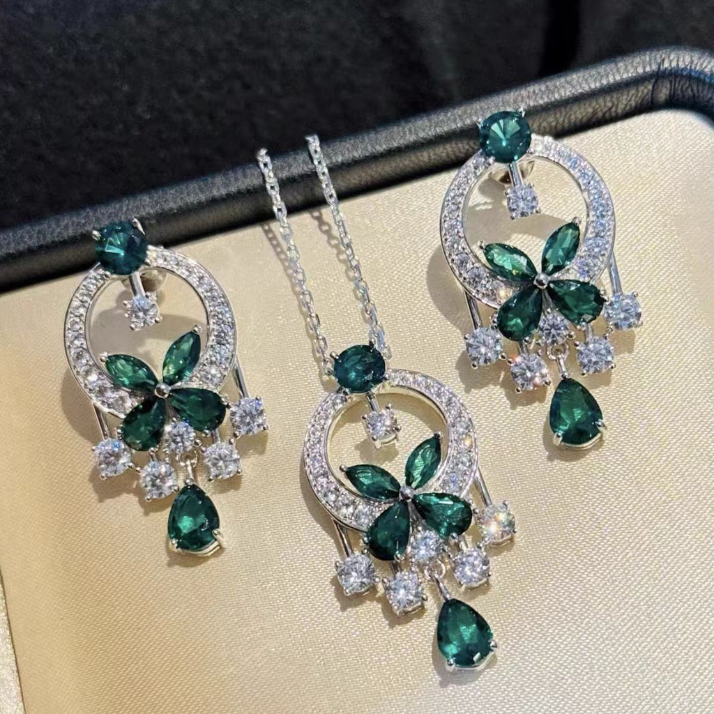 Damen Ohrringe mit funkelndem Edelstein und kunstvollem Blumenmotiv Shop Nory
