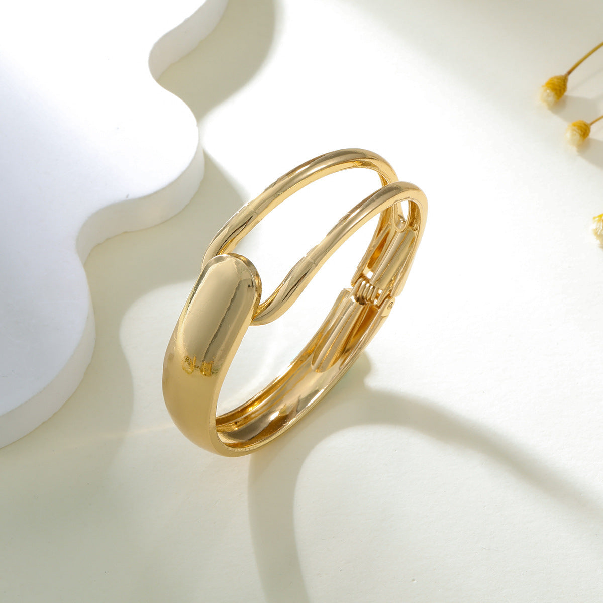 Damen Armreif mit elegantem, geschwungenem Design Shop Nory