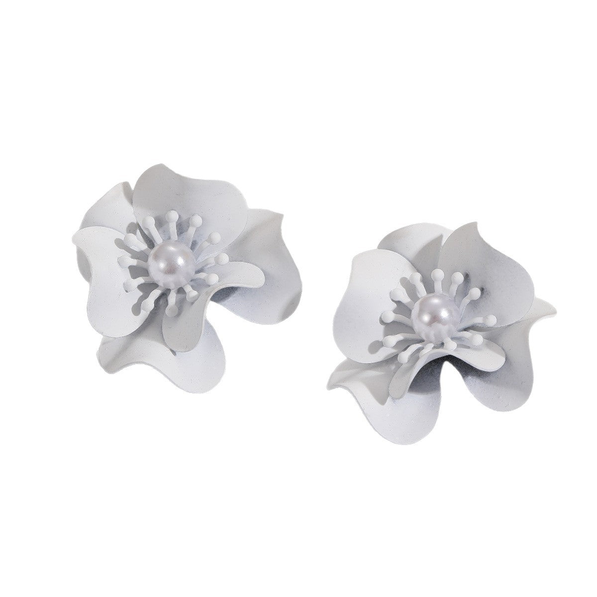 Damen Ohrstecker mit kunstvollem Blüten-Design und Perlenakzent Shop Nory