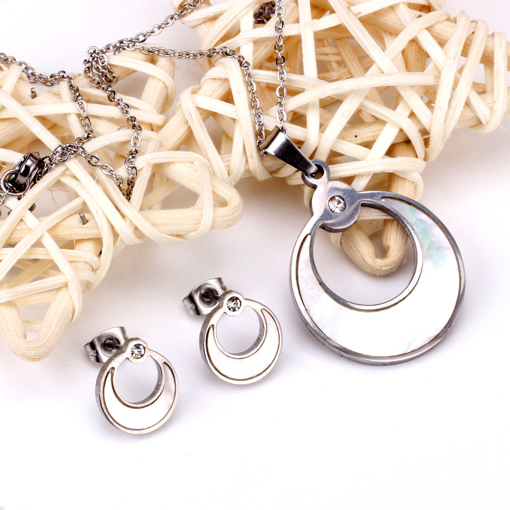 Damen Schmuckset mit eleganten Anhängern aus antiallergischem Edelstahl und funkelnden Zirkonia Shop Nory