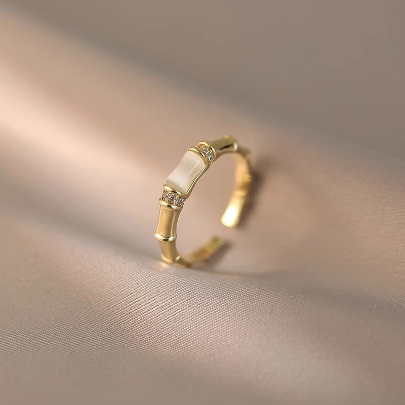 Damen zierlicher Ring im Bambusdesign mit elegantem Stein Shop Nory